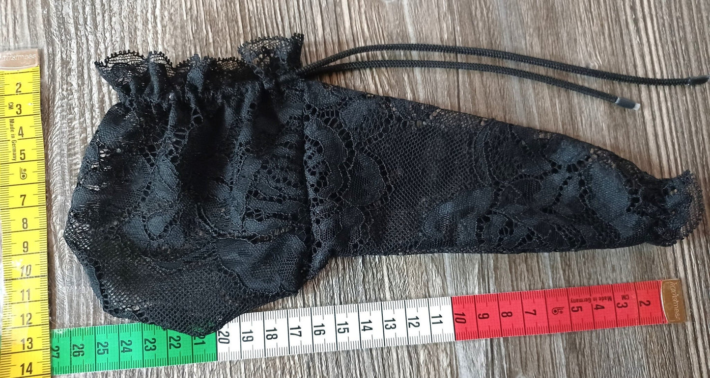 Penissocke Willy - Pyjama Sackhalter Juwelensäckchen schwarz Spitze Lollybag Nusstüte - SEXSENSE