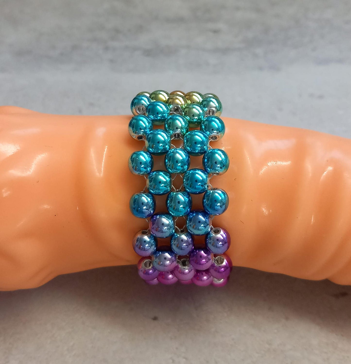 Penisring Masturbator 75 rotierende irisierende Regenbogen Hämatit - Perlen auf Chirurgenstahl Innen - Umfang ca 11,6cm - SEXSENSE