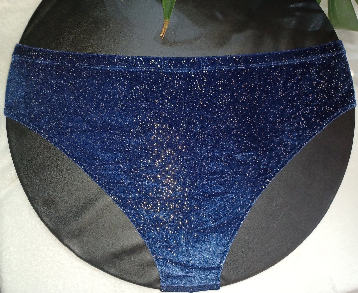Herren - Badehose oder Slip full Butt elastisches Lycra Samt dunkelblau mit Gold Gr . XL Unikat - SEXSENSE