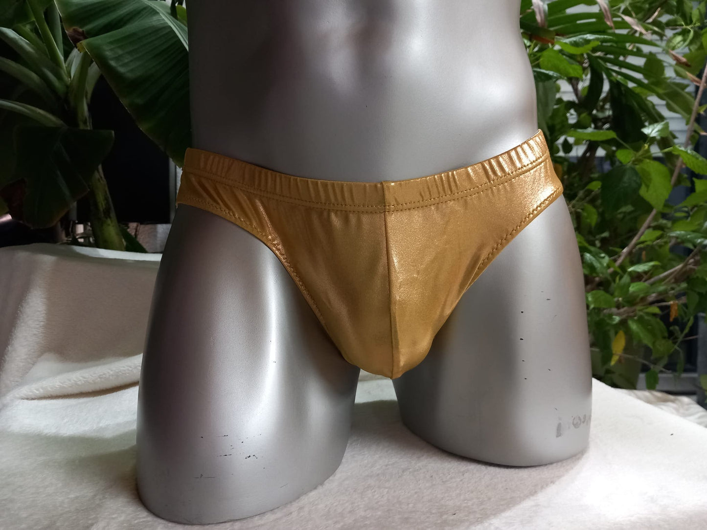 Slip Hipster full Butt Badehose Herren Gold metallic Lycra in 7 Farben erhältlich - SEXSENSE