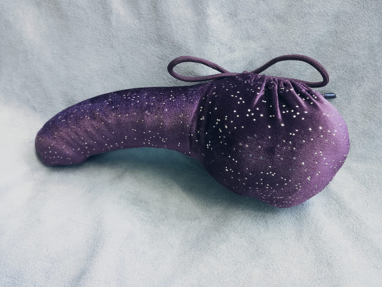 Penissocke, Lümmeltüte, Juwelensäckchen, lila Lycra Samt mit Silber Flitter Sackhalter Willy Pyjama - SEXSENSE
