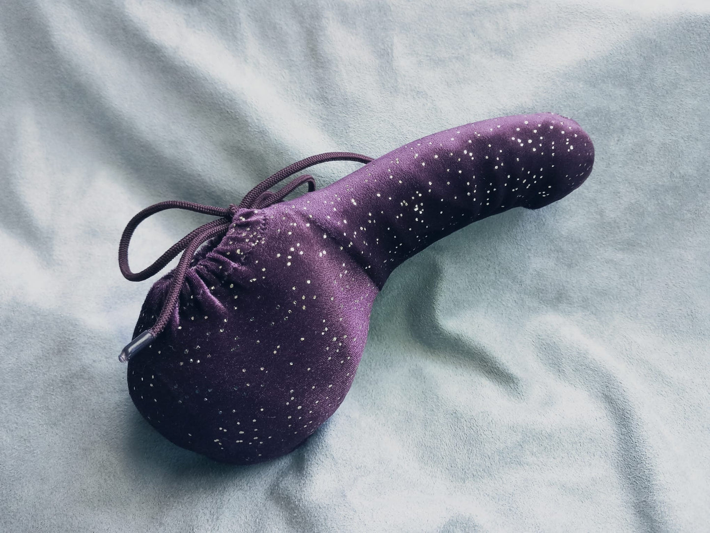 Penissocke, Lümmeltüte, Juwelensäckchen, lila Lycra Samt mit Silber Flitter Sackhalter Willy Pyjama - SEXSENSE