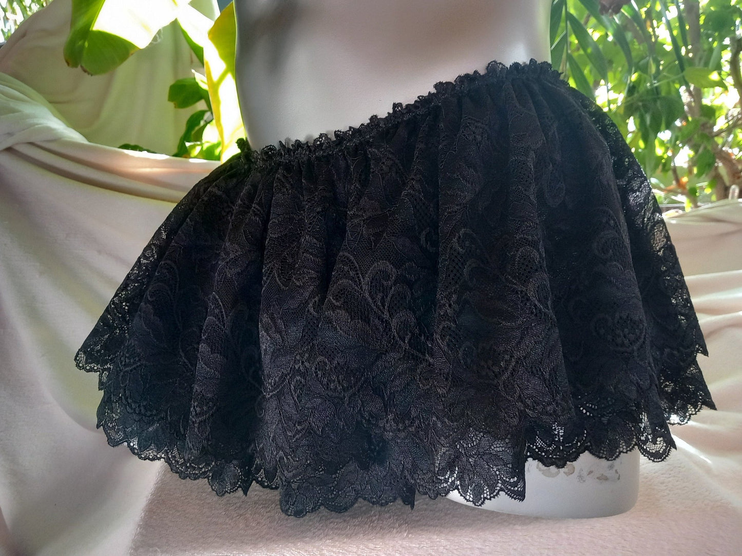 Sissy Herren Unterwäsche Rock mit String/Thong schwarz elastische französische Spitze doppellagig Gay Stufenrock - SEXSENSE
