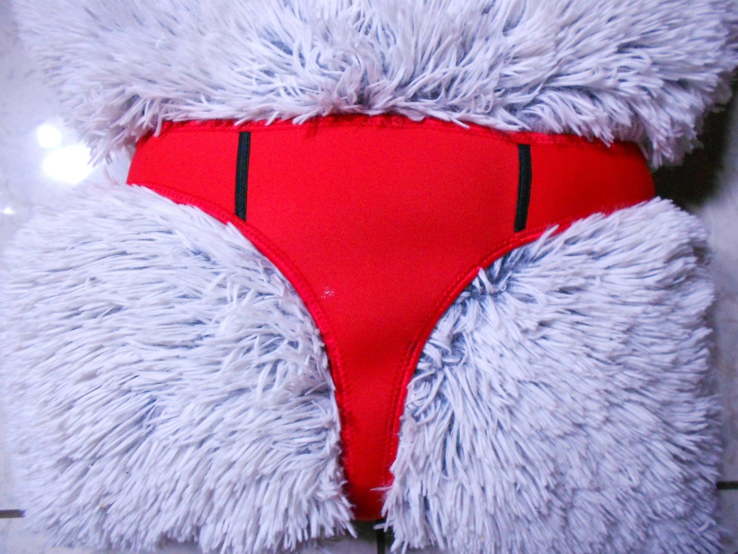 Herren Badehose String 3 mm echtes Neopren rot - SEXSENSE