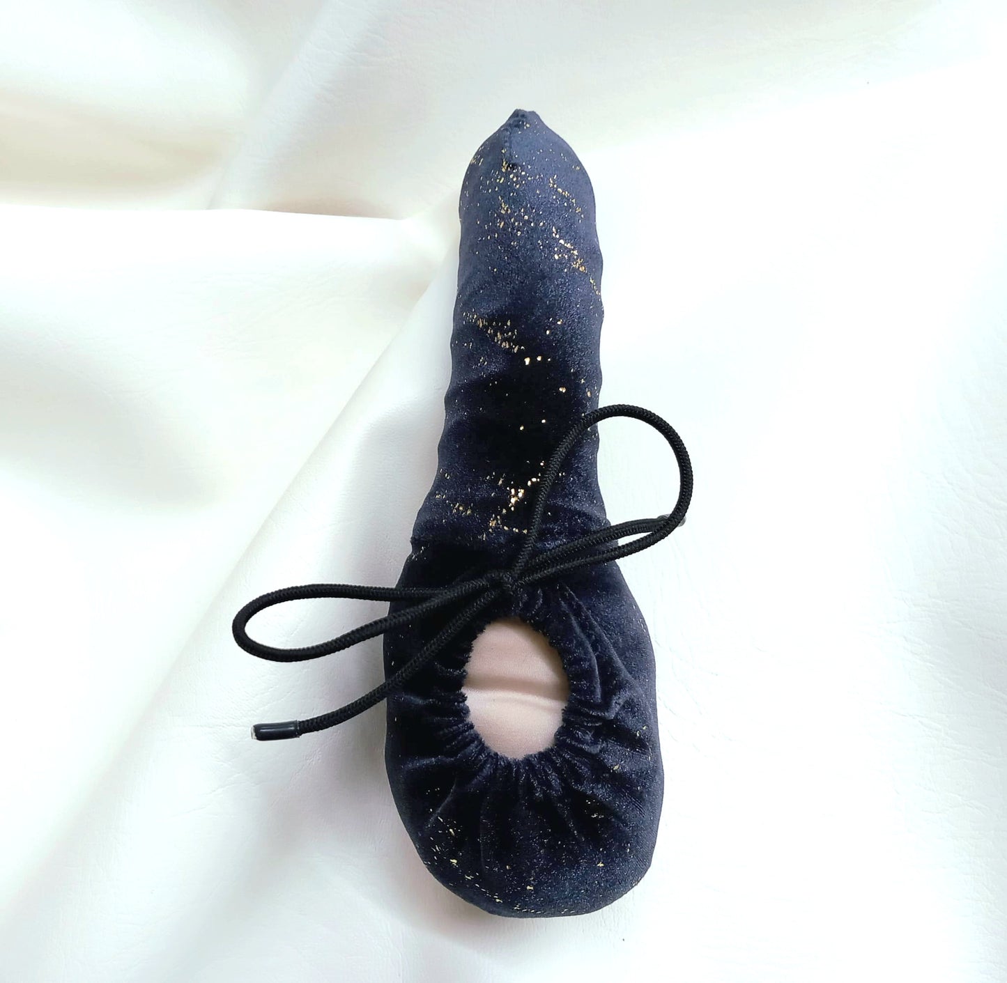 Penissocke Lümmeltüte Juwelensäckchen schwarzer Samt mit Gold - Ornamenten Eierwärmer Willypyjama - SEXSENSE