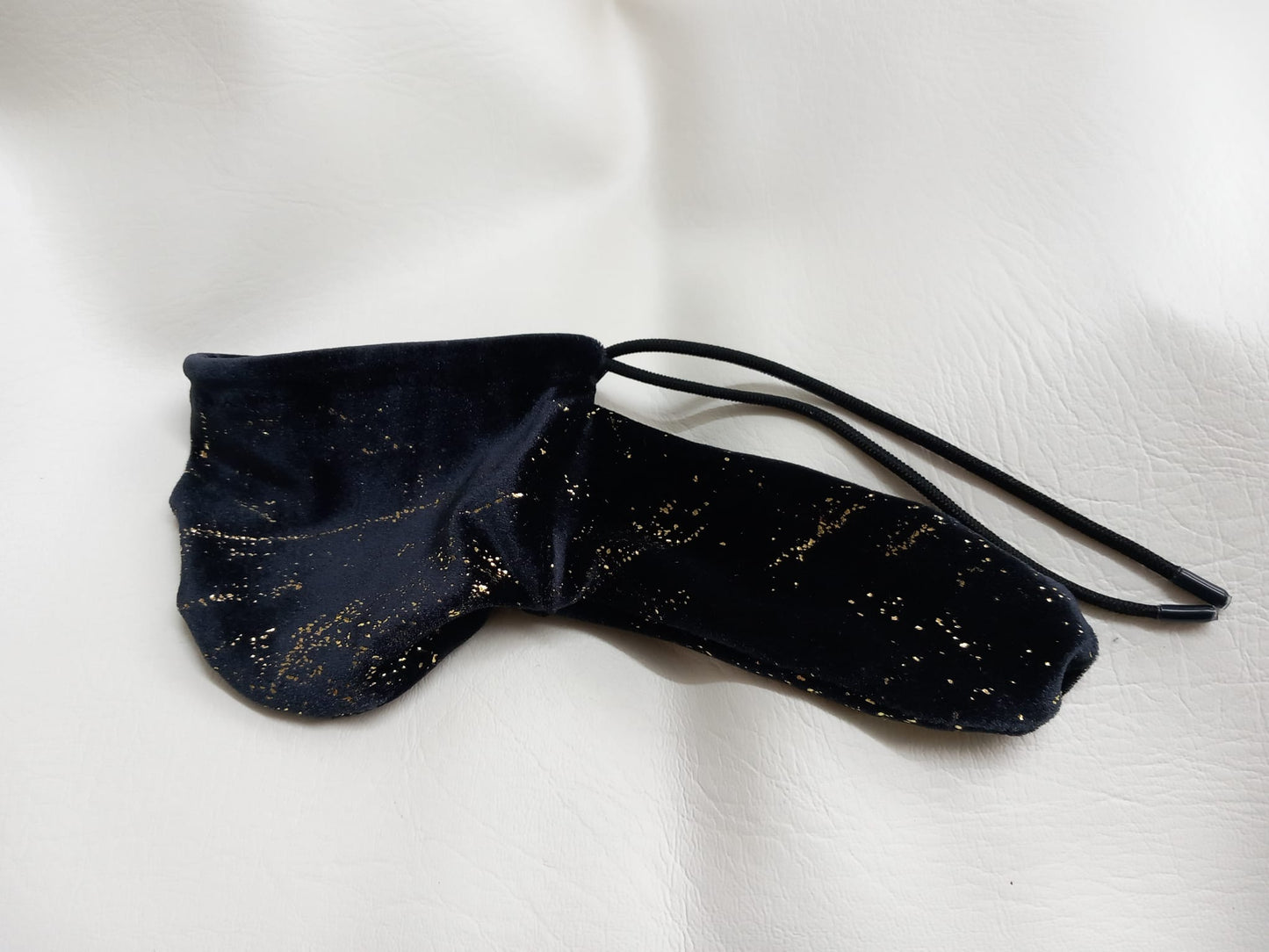 Penissocke Lümmeltüte Juwelensäckchen schwarzer Samt mit Gold - Ornamenten Eierwärmer Willypyjama - SEXSENSE
