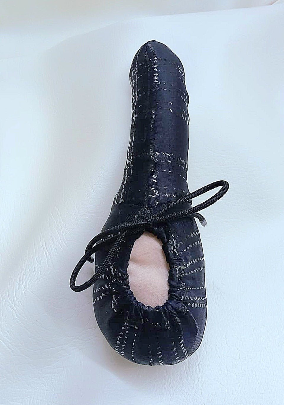 Penissocke, Lümmeltüte, Juwelensäckchen, schwarz mit Hochglanz Lackkaro Onsleeve Willypyjama - SEXSENSE
