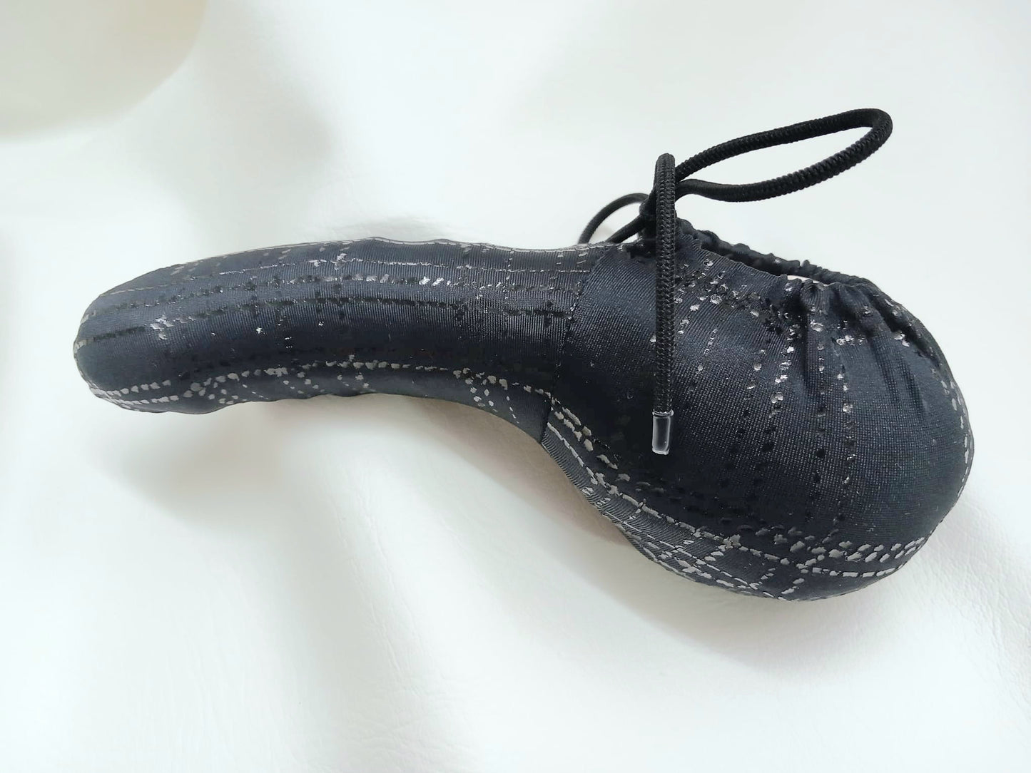 Penissocke, Lümmeltüte, Juwelensäckchen, schwarz mit Hochglanz Lackkaro Onsleeve Willypyjama - SEXSENSE