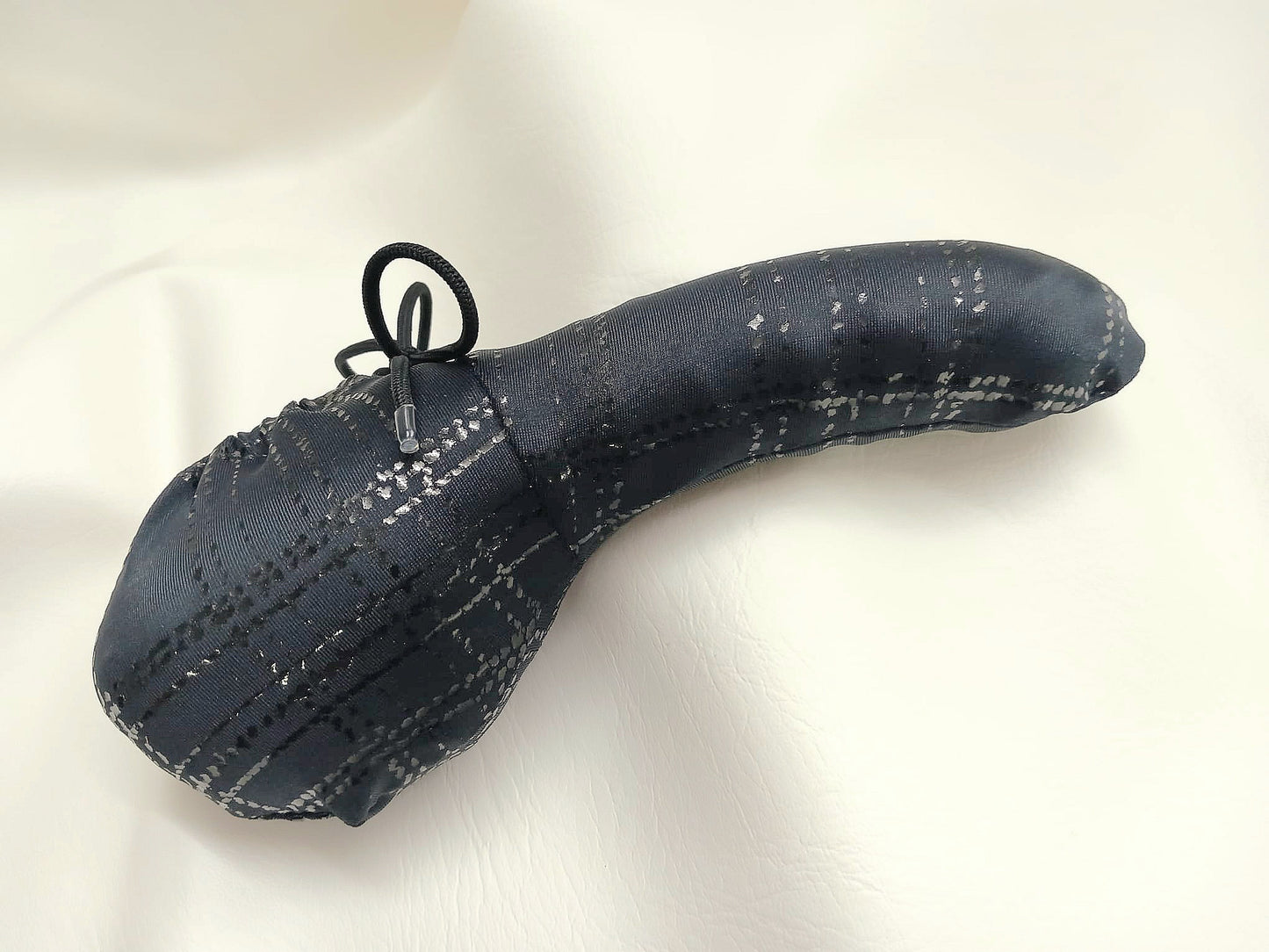 Penissocke, Lümmeltüte, Juwelensäckchen, schwarz mit Hochglanz Lackkaro Onsleeve Willypyjama - SEXSENSE