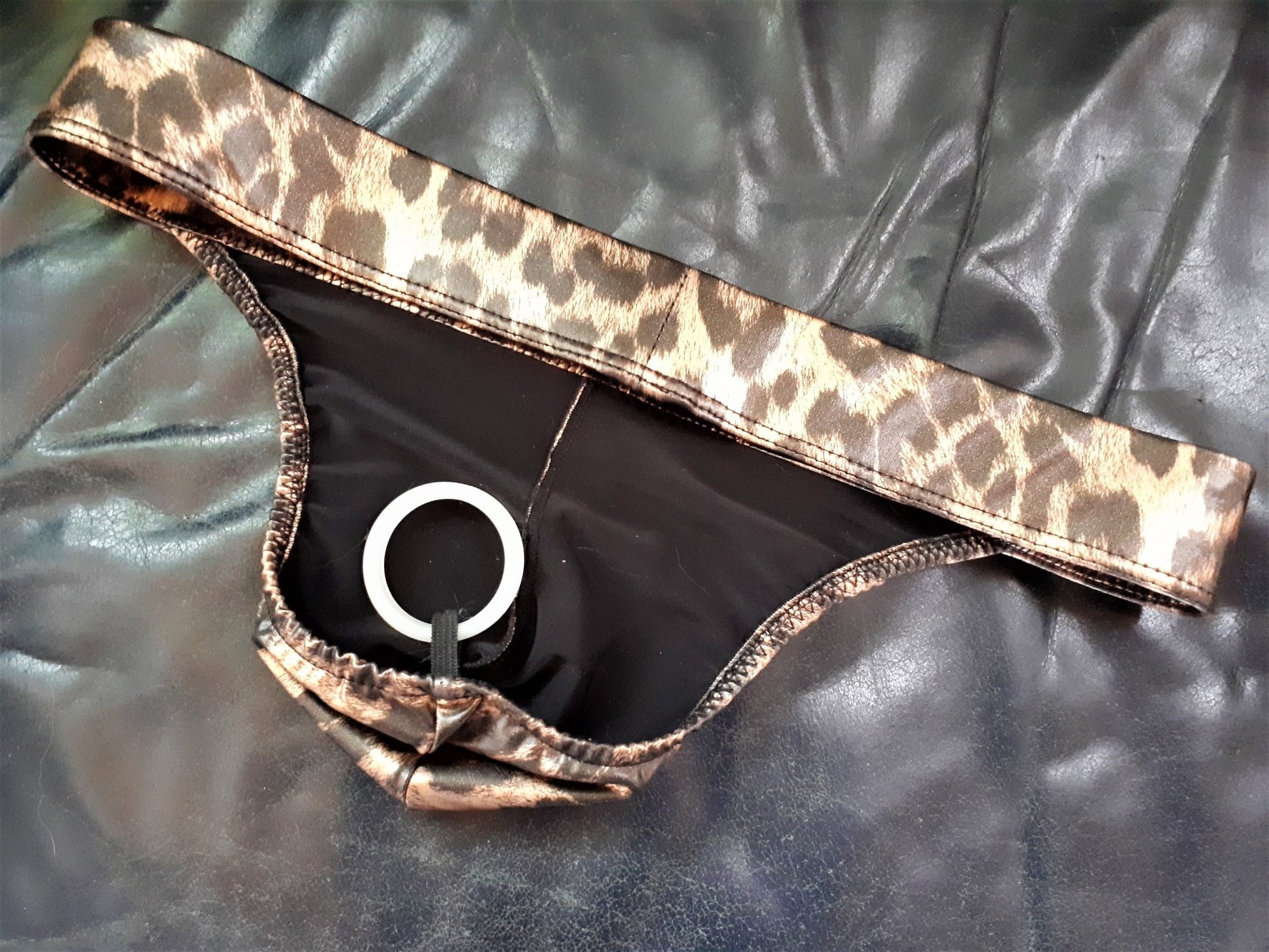 Thong fetisch ouvert Silikon Cockring Polos Leodruck Spielhose open Butt Suspensorium Push Up - SEXSENSE