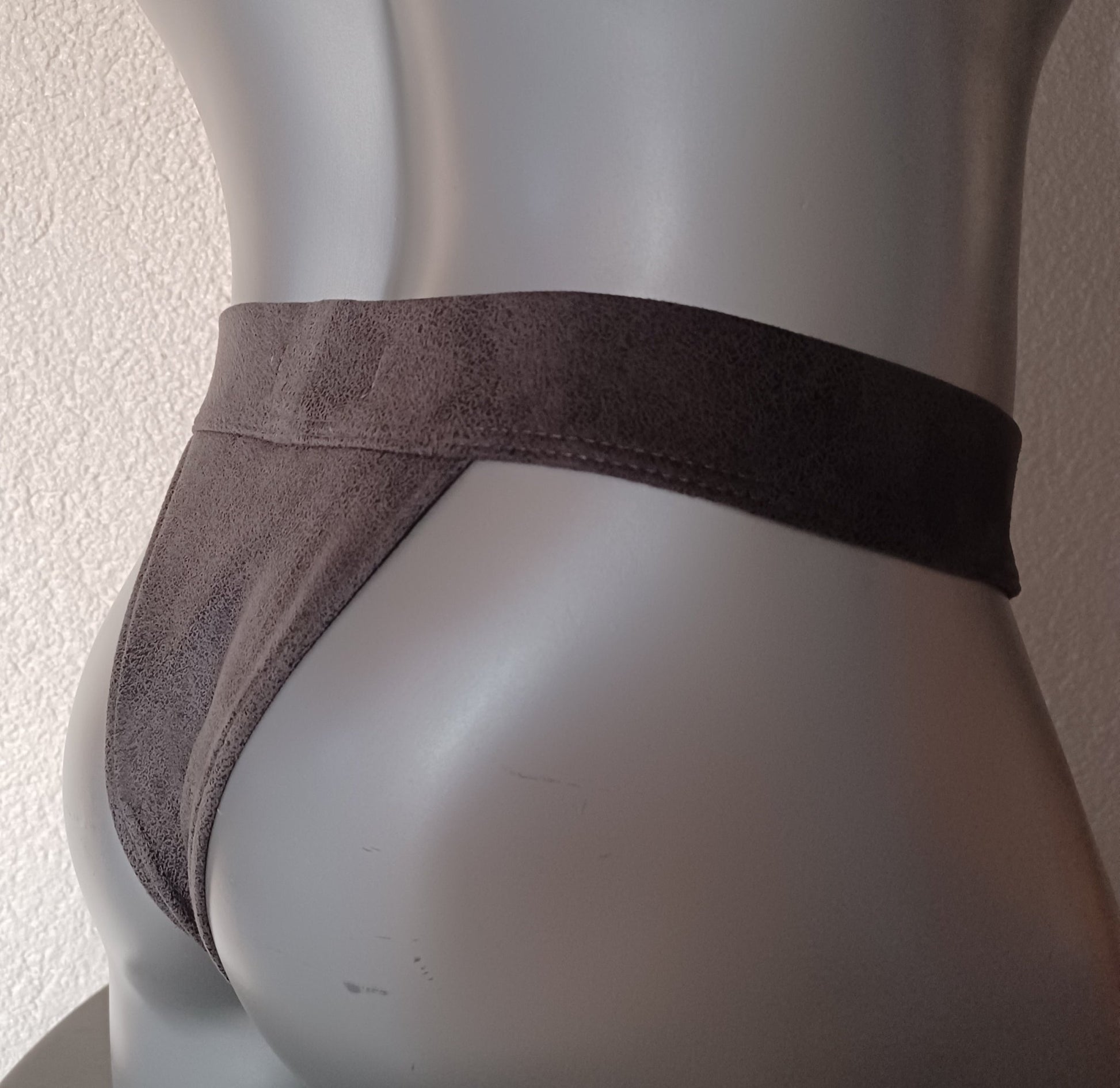 Badehose String Wasch - Leder Suede elastisches Wildleder silber laminiert - SEXSENSE