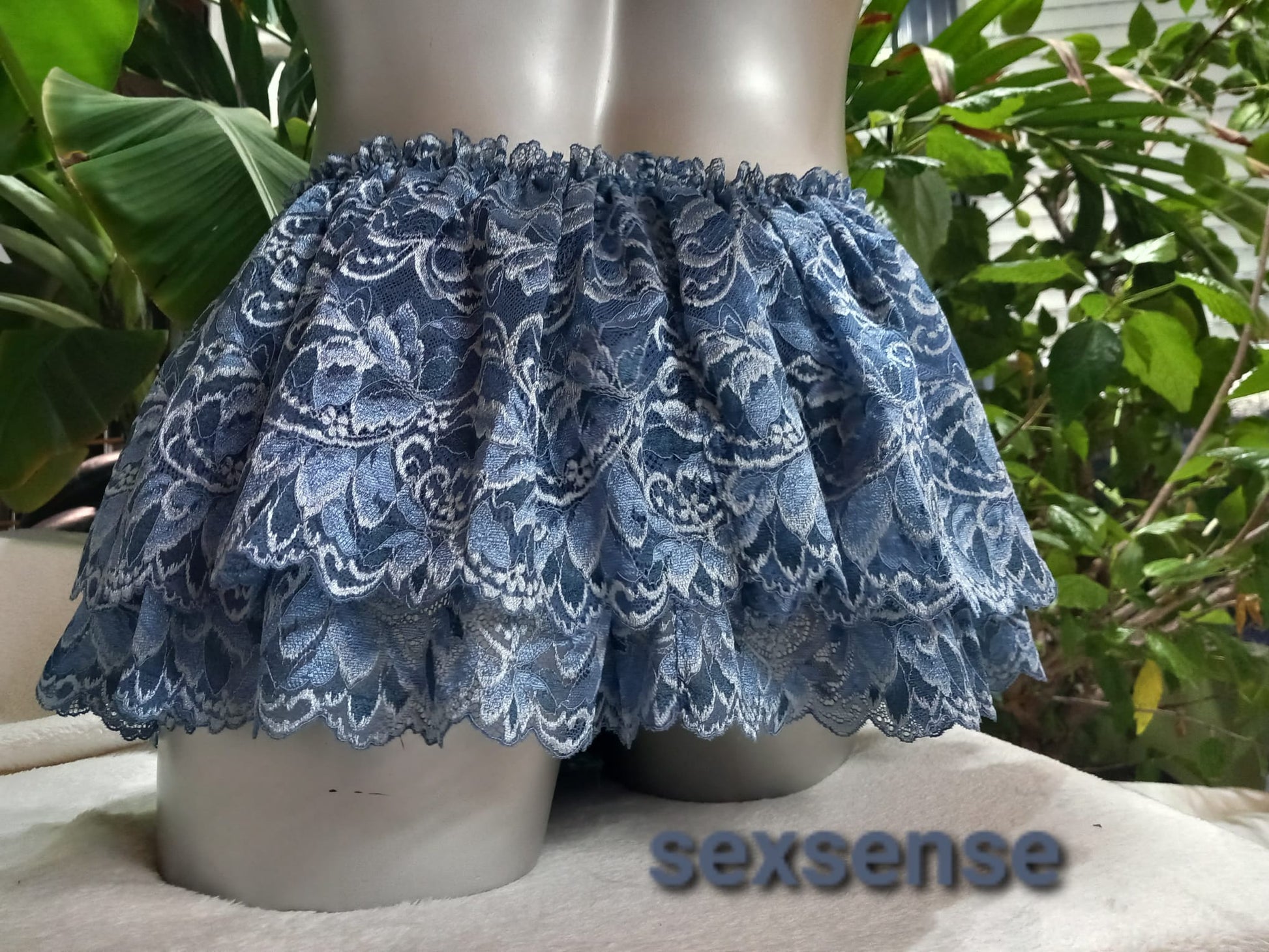 Sissy Unterwäsche Set jeansblaue elastische Spitze String oder Thong mit Rock + 2 - tlg Bustier - SEXSENSE
