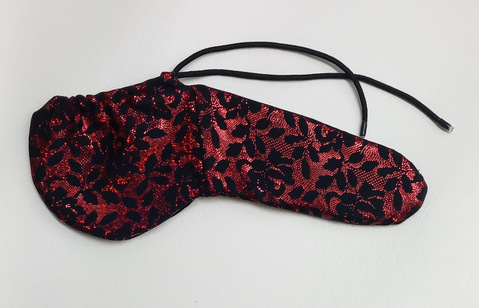 Penissocke, Lümmeltüte, Juwelensäckchen, schwarz/rot Hochglanz Sackhalter Lycra Willypyjama - SEXSENSE