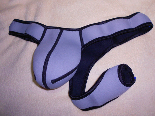 Lasso-G-String aus 3mm Neopren in grau mit schwarzen Gummikanten, sexy kinky Harness ein echtes Gay Toy