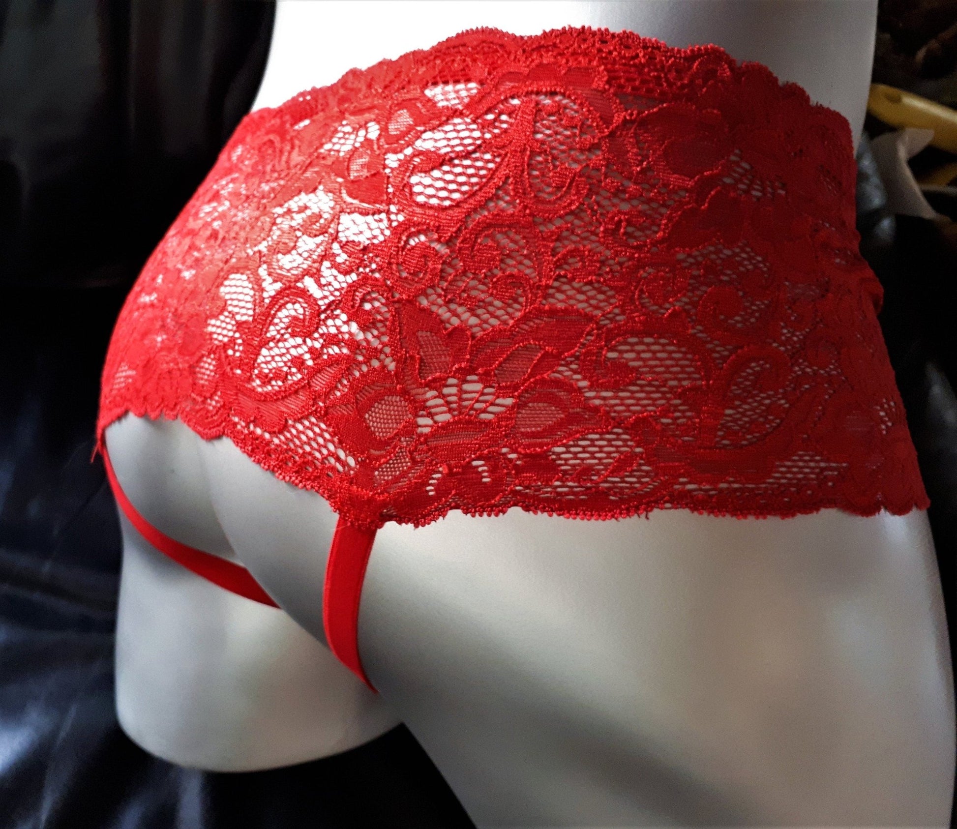 Spitzen Boxershorts/Thong in 4 Farben mit Push - Up ouvert plus Silikon Cockring - SEXSENSE
