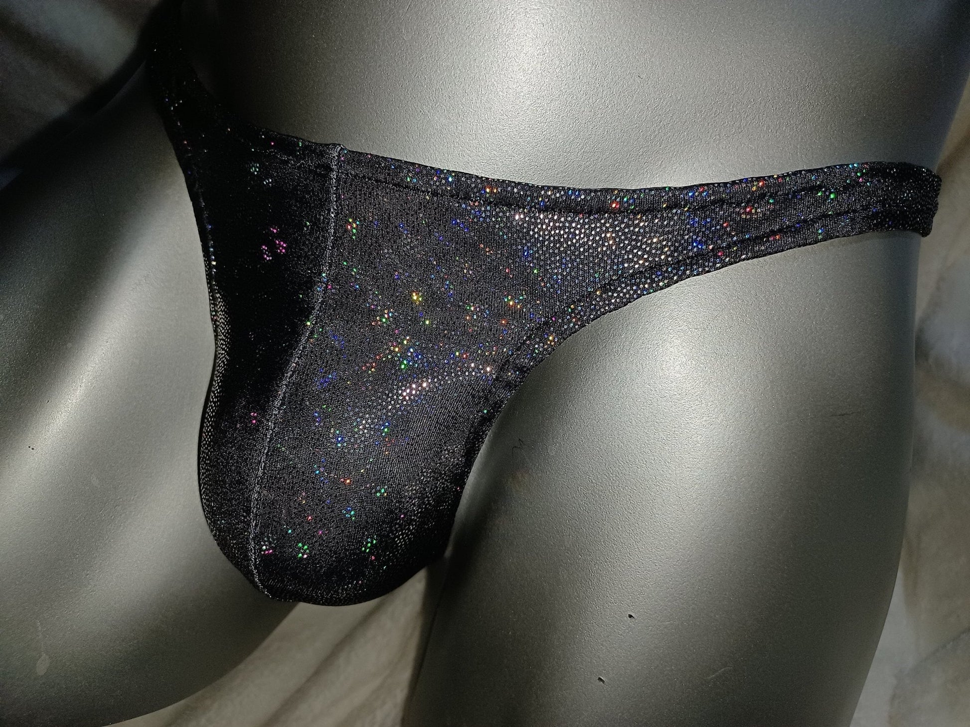 LETZTER ARTIKEL Badehose String Unikat schwarz Metallic Hologramm Gr. S/M Lycra Unikat - SEXSENSE