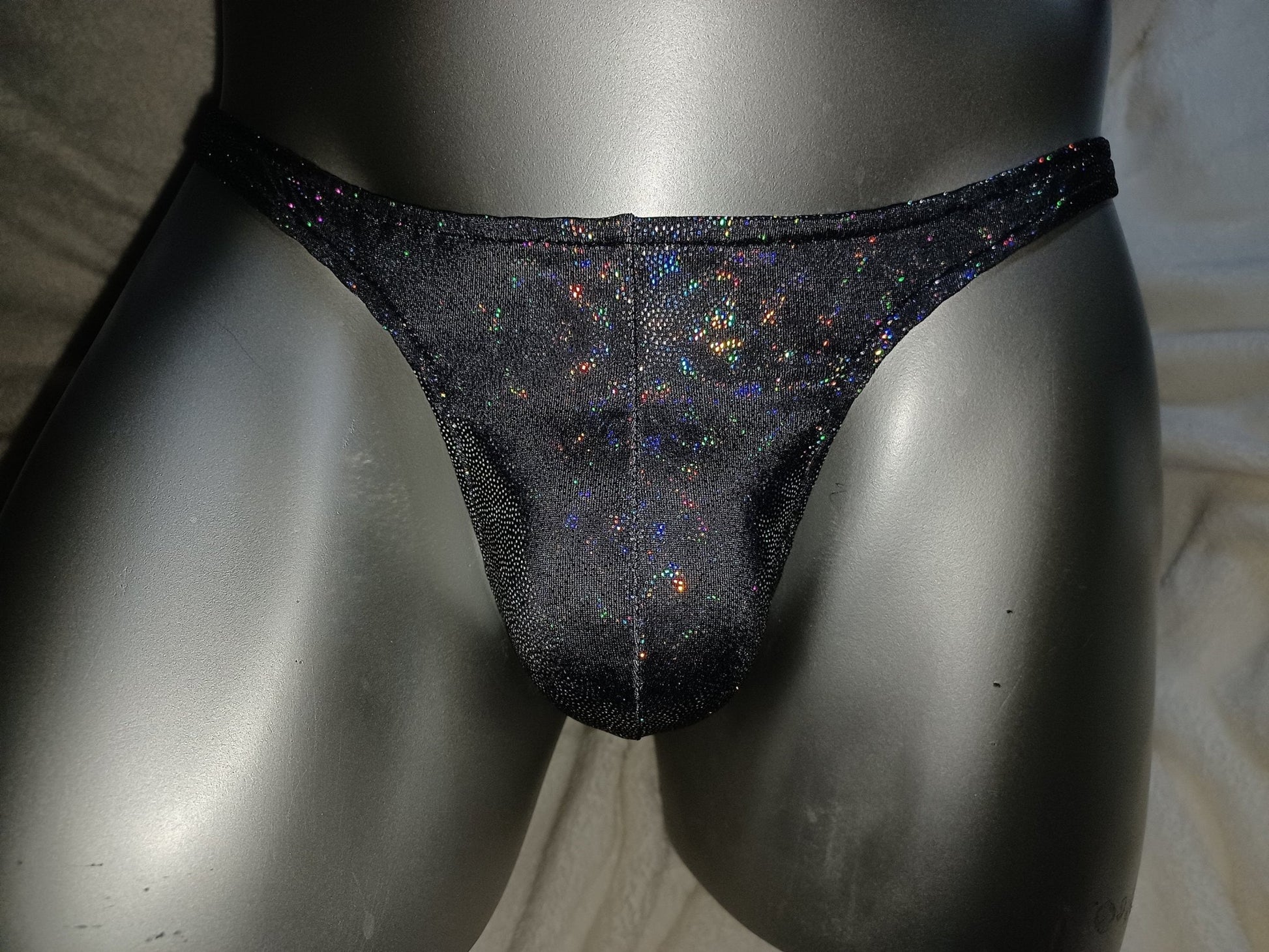 LETZTER ARTIKEL Badehose String Unikat schwarz Metallic Hologramm Gr. S/M Lycra Unikat - SEXSENSE