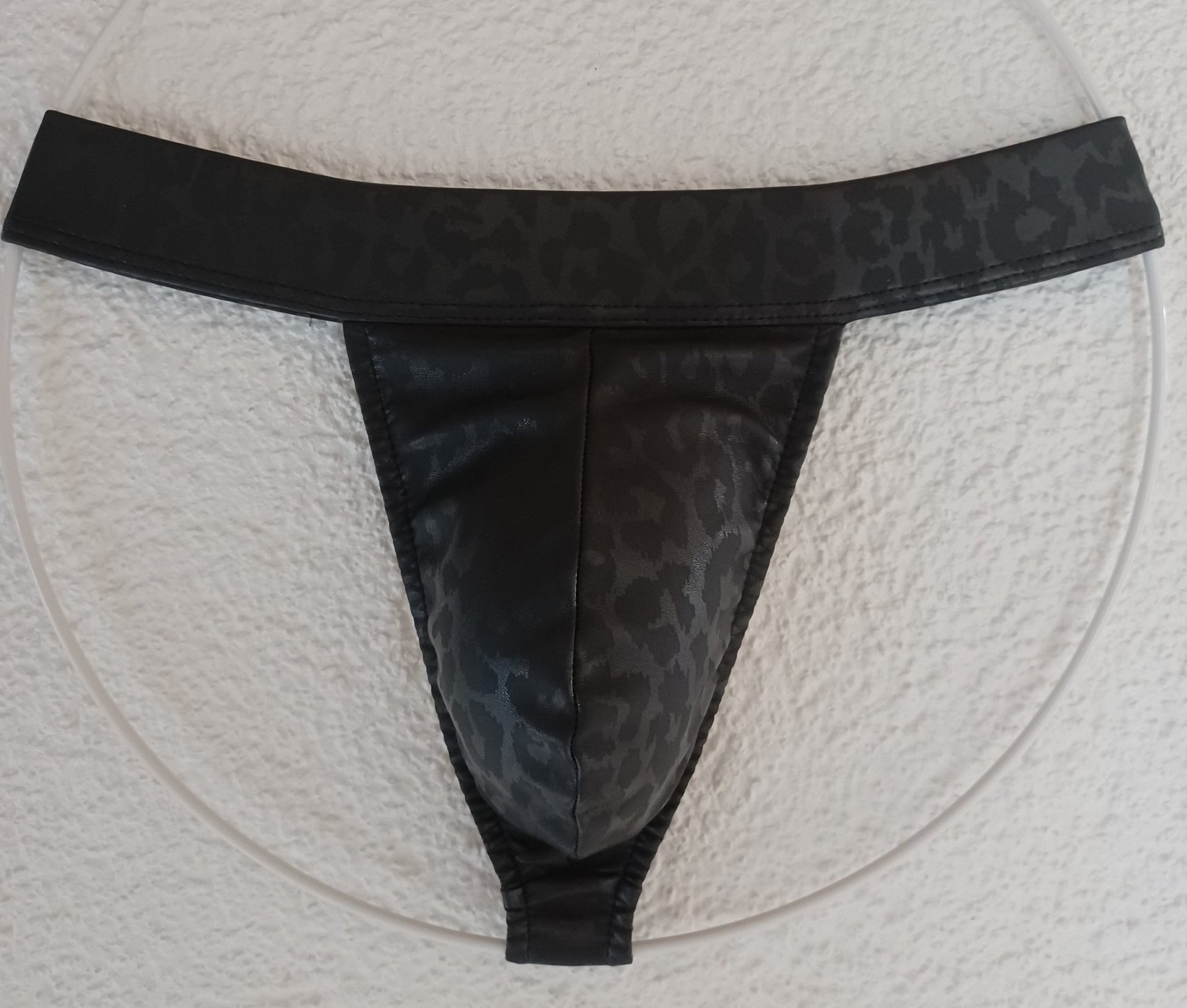 LETZTER ARTIKEL String Lederimitat schwarz Leoprint Unikat Badehose Gr. S+L - SEXSENSE