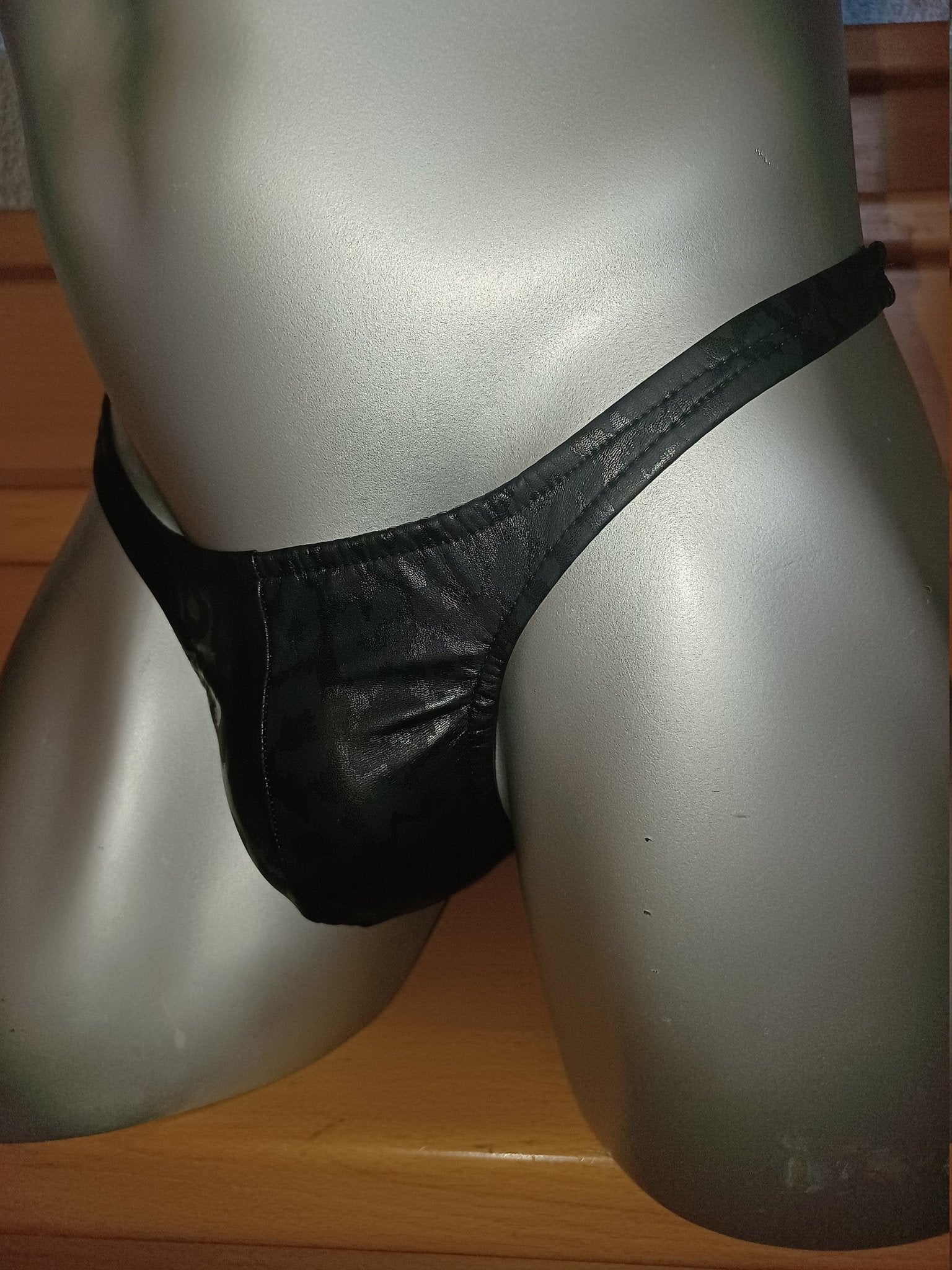 Badehose String Unikat schwarz Lederoptik Leoprint Gr. S oder M Lycra Unikat - SEXSENSE