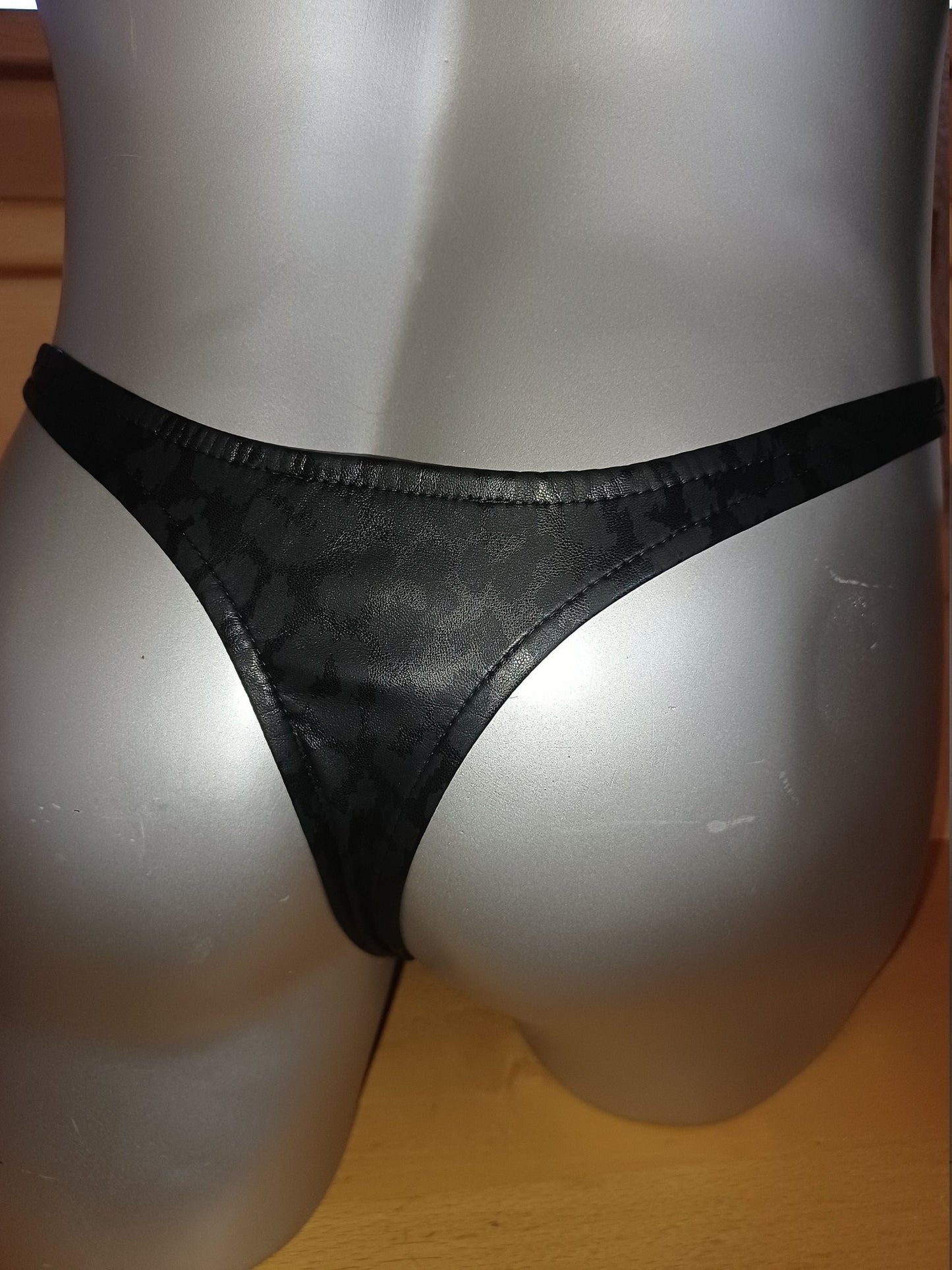 Badehose String Unikat schwarz Lederoptik Leoprint Gr. S oder M Lycra Unikat - SEXSENSE