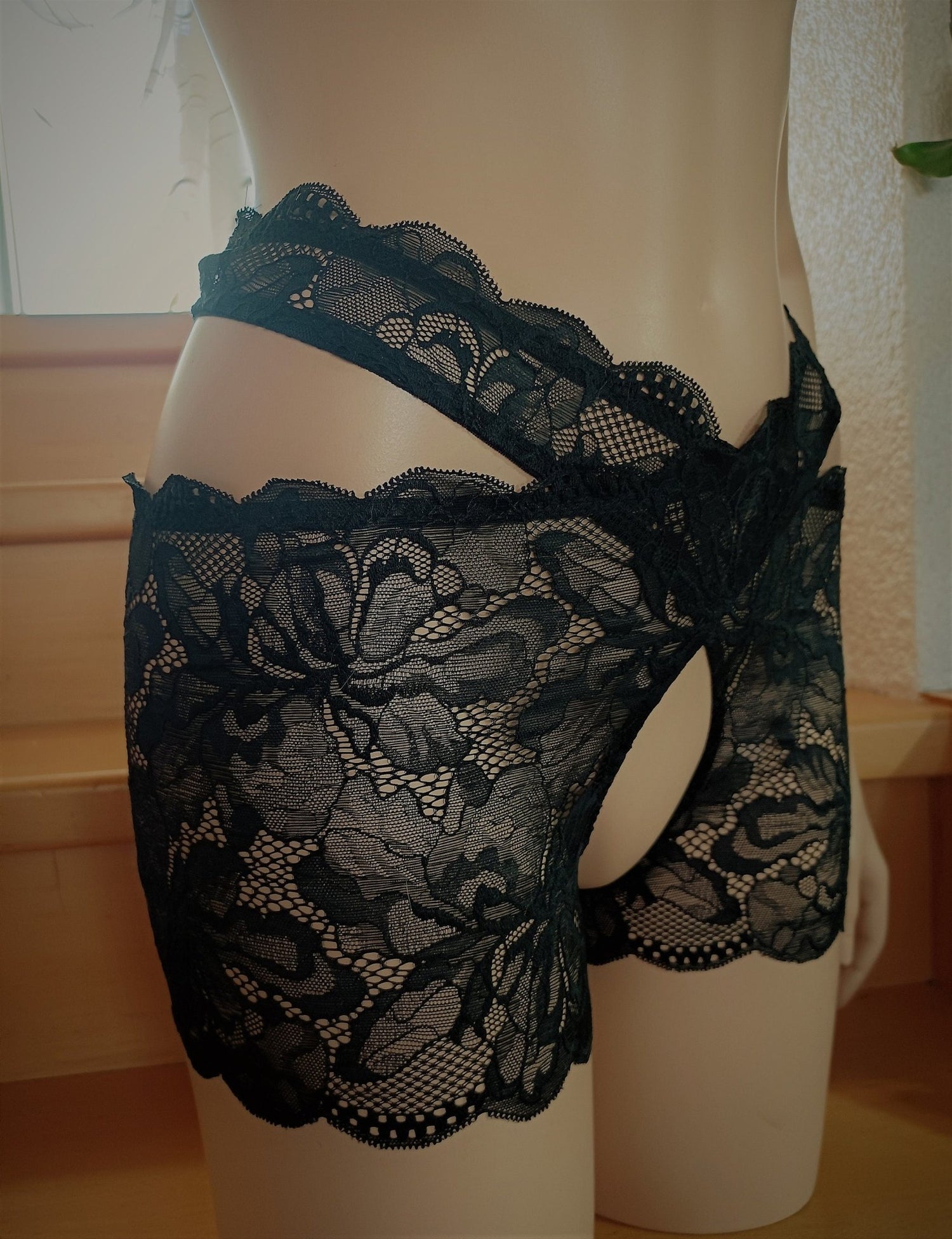 Stay Hip, 2 - teilige Strapse aus elastischer Spitze schwarz glänzend Dessous, Lingerie, Strumpfband ouvert Maßanfertigung sexy Toy - SEXSENSE