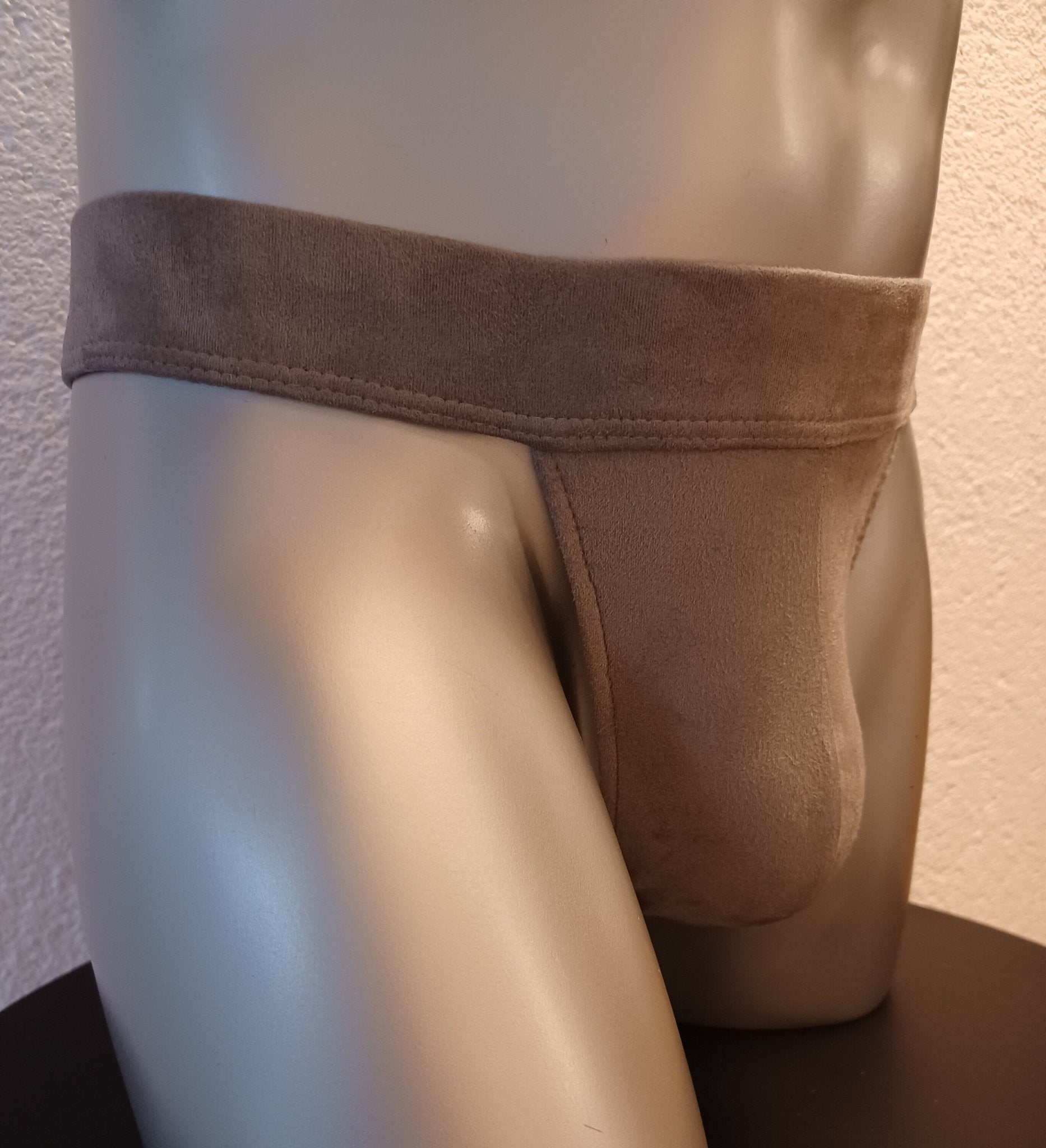Badehose String Wasch - Leder Suede elastisches Wildleder hellgrau - SEXSENSE