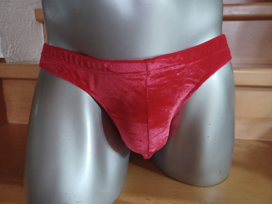 Herrenslip und Badehose in knall rot aus weichem hochelatischen Lycra Samt 