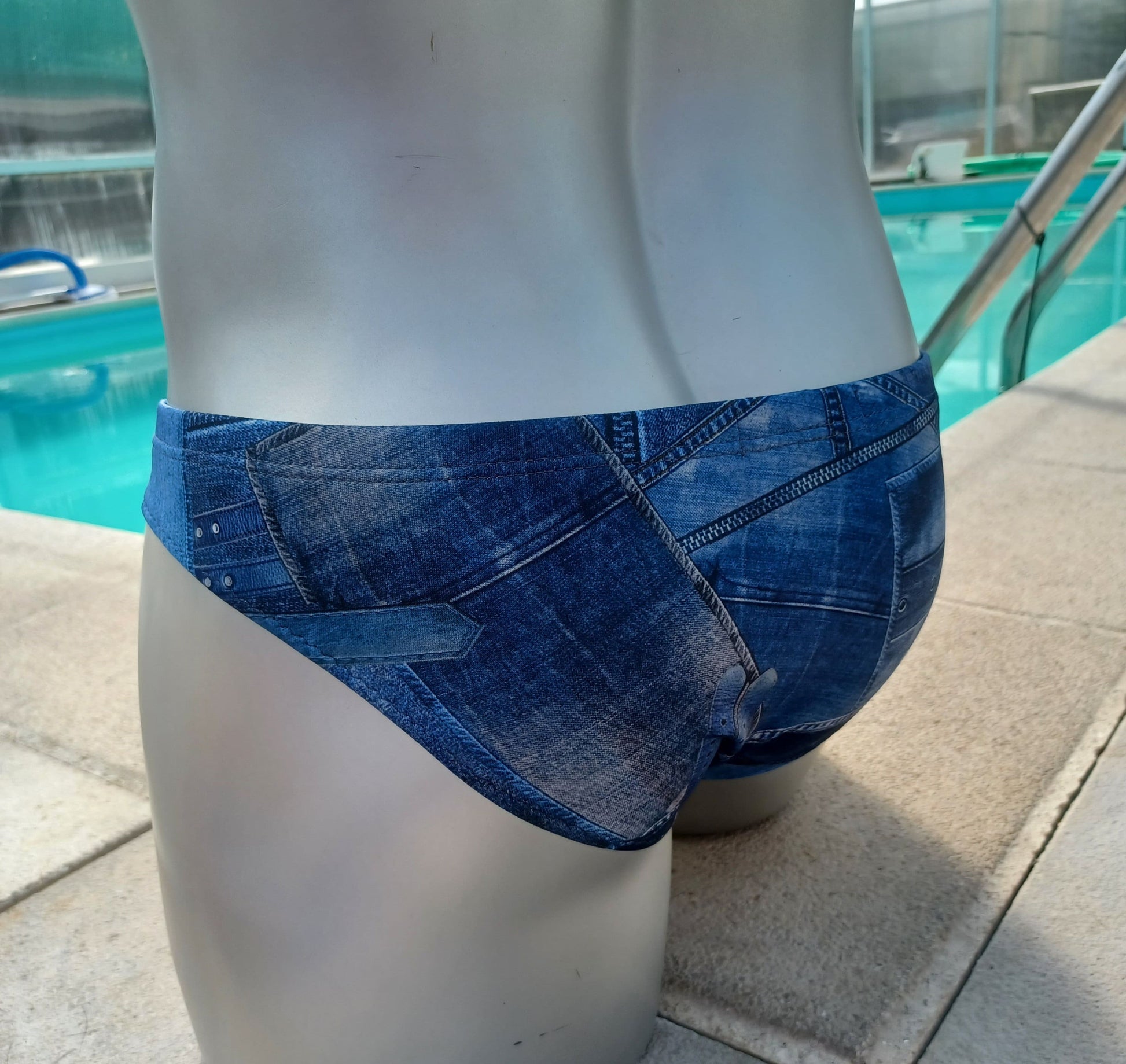 Badehose mit full Butt  aus elastischem Scuba Jersey in Jeans Optik 