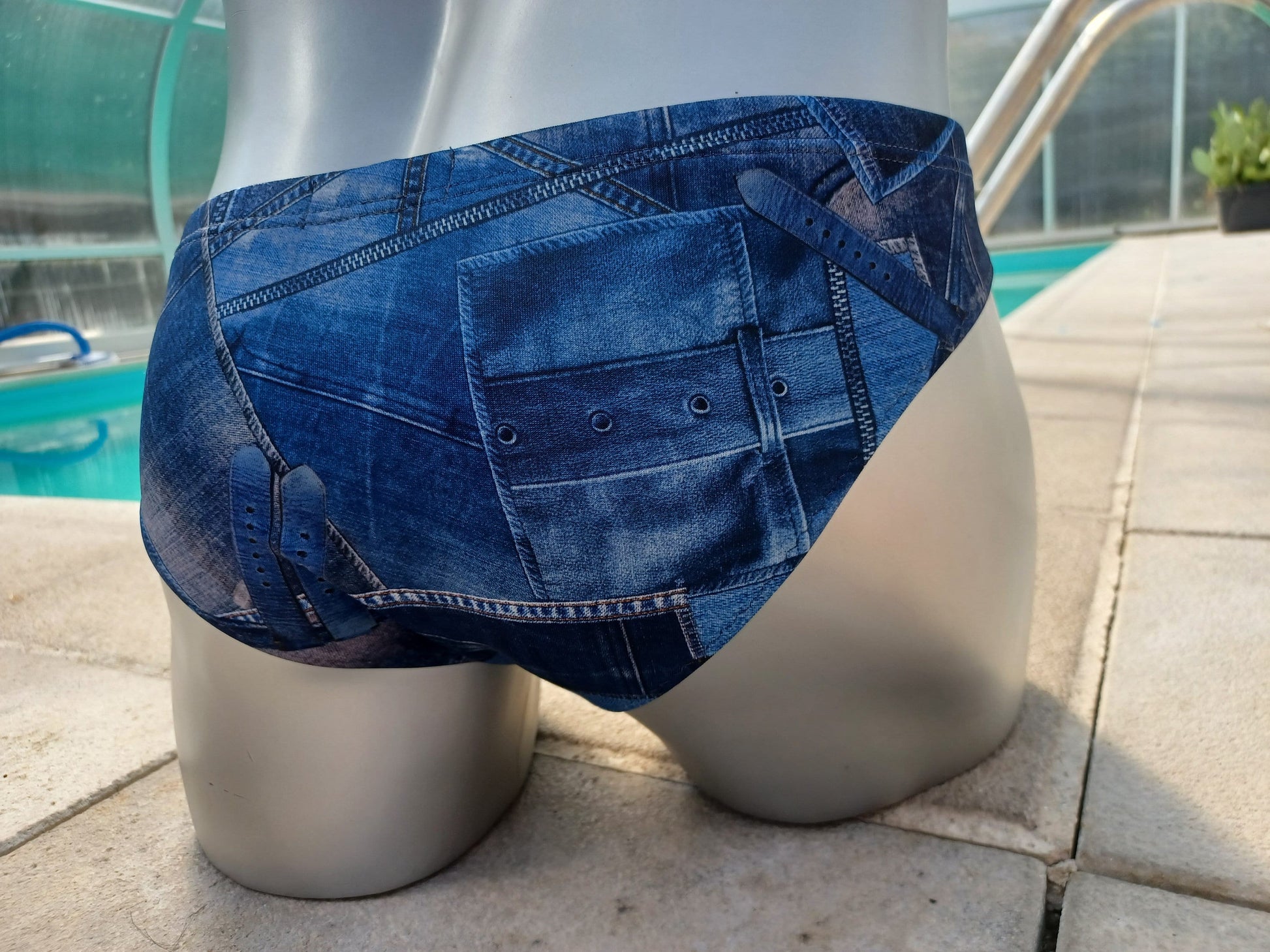 Badehose mit full Butt  aus elastischem Scuba Jersey in Jeans Optik 