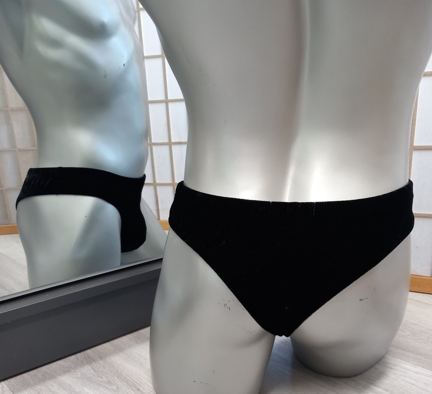 Herren Badehose/String halber Po elastischer schwarzer Lycra - Samt - SEXSENSE
