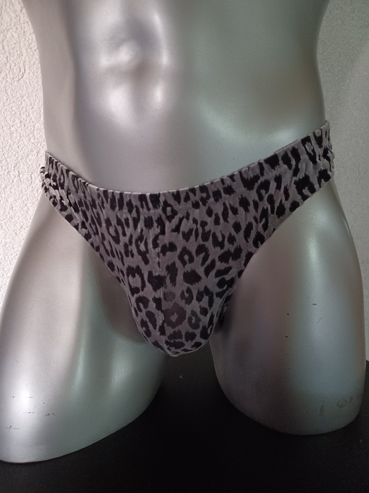Slip Herren Low Waist Cut schwarz/Silber Dessous Leo - Samt Ausbrenner - SEXSENSE