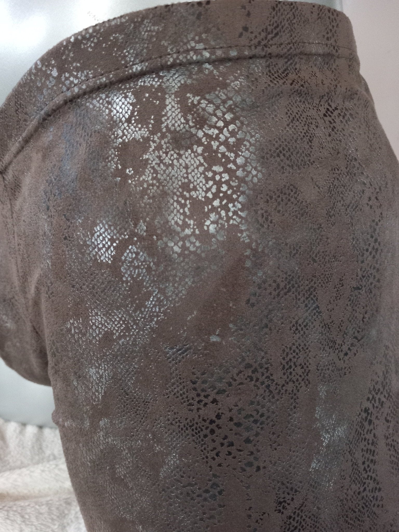 Boxershorts Badehose elastisches dunkelbraunes Wildlederimitat im Snakeprint - SEXSENSE