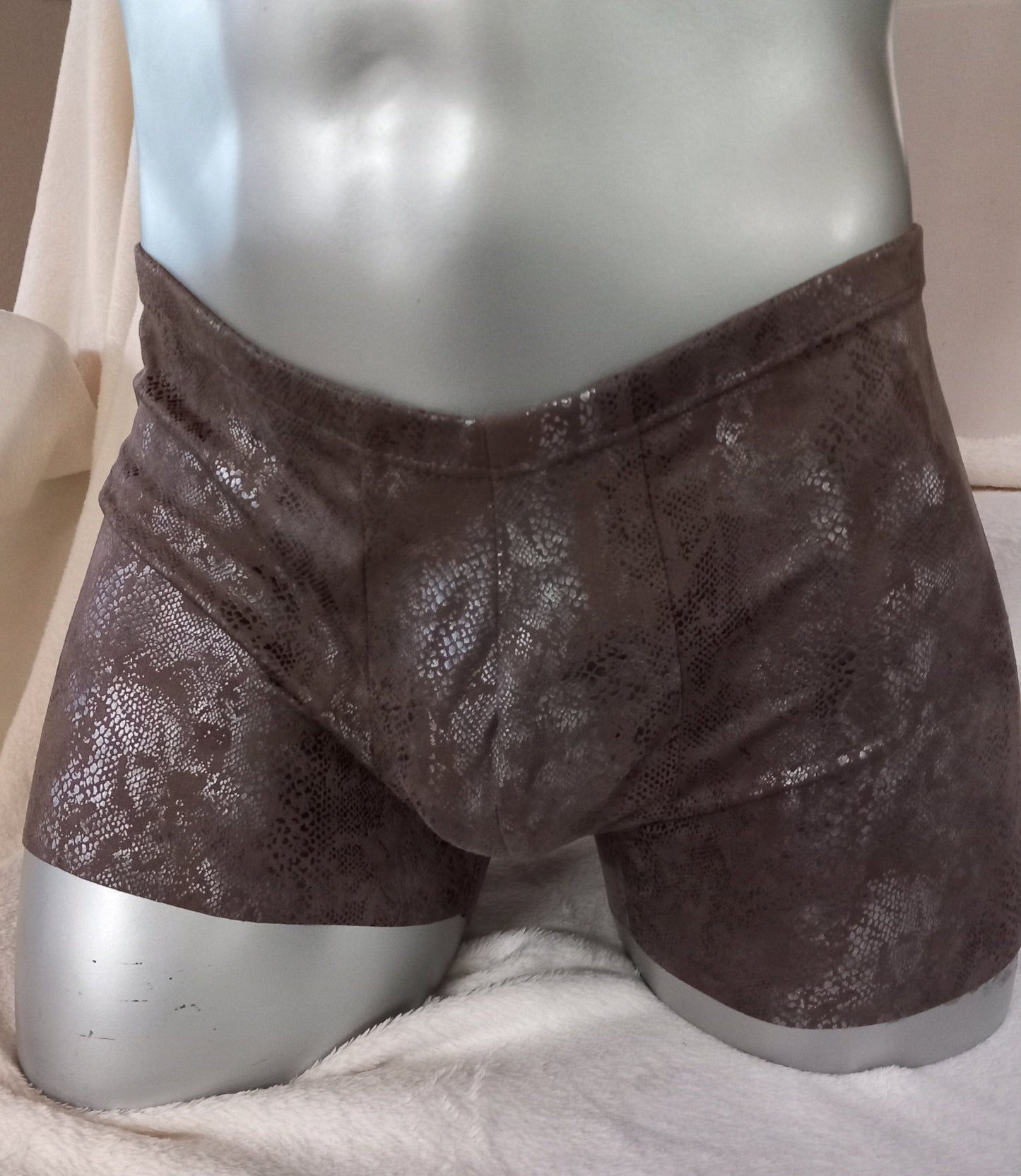Boxershorts Badehose elastisches dunkelbraunes Wildlederimitat im Snakeprint - SEXSENSE