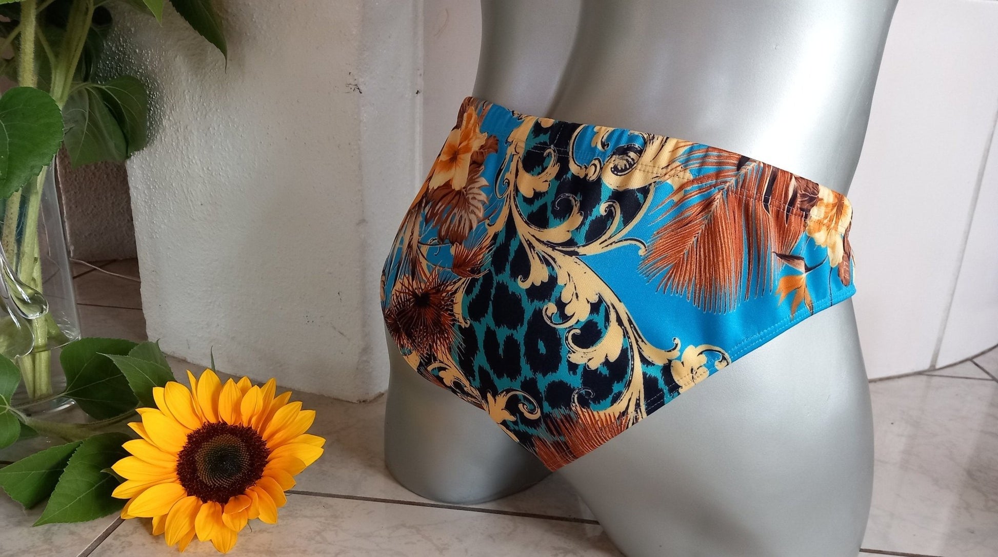 Badehose full Butt elastisches Scuba Jersey Leo und Flower - Design auf türkis - SEXSENSE