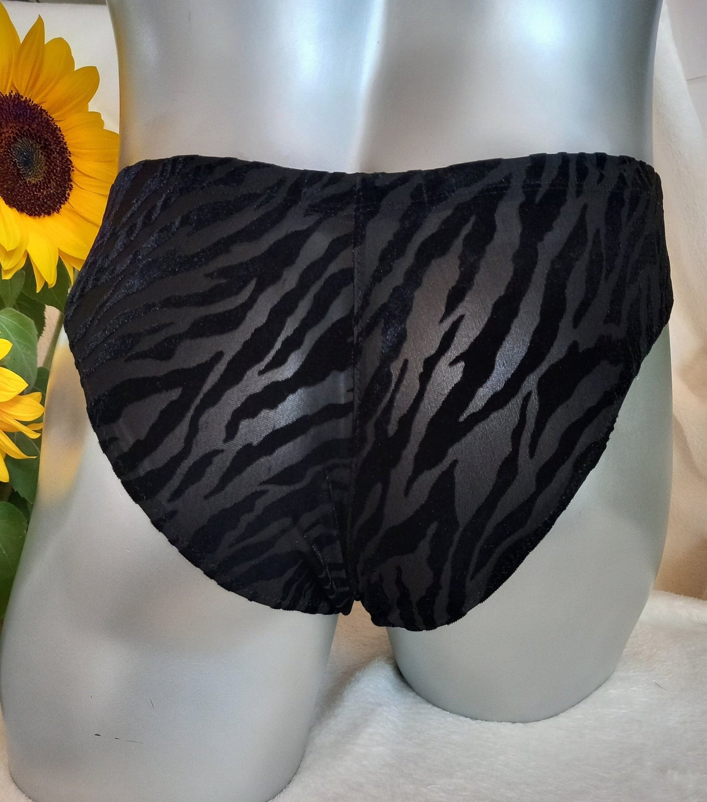 Slip Herren Low Waist Cut schwarz Dessous Zebra - Samt Ausbrenner - SEXSENSE