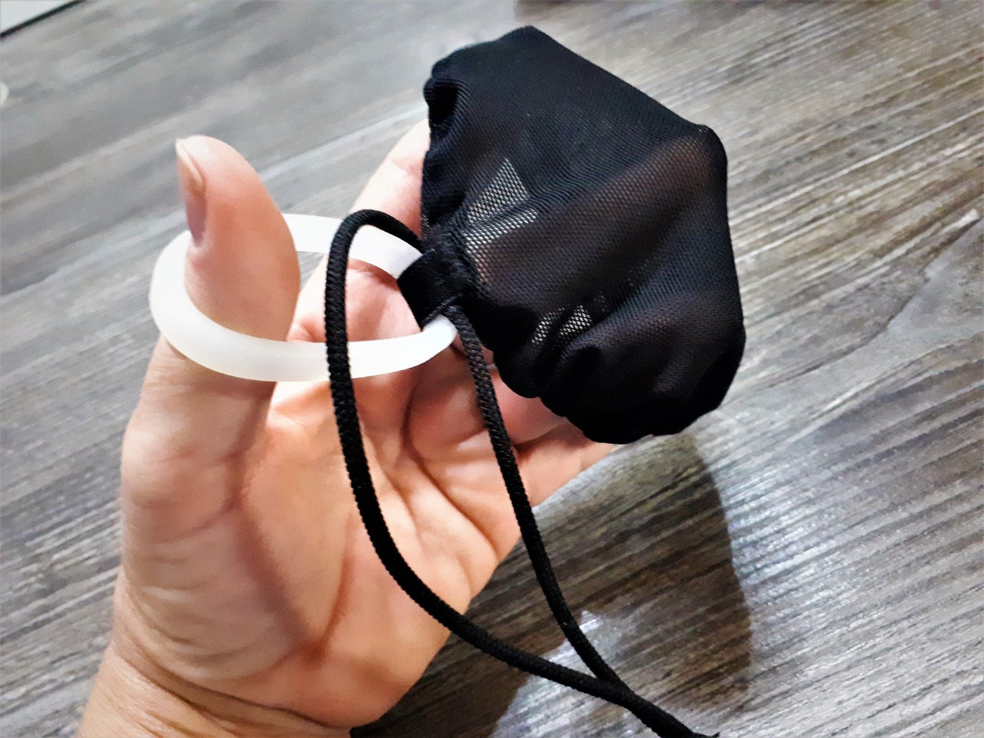 Hodensack Halter Juwelenbeutel Nusstüte Eiertasche Cockring Silikon Hodenbeutel schwarz Mesh - SEXSENSE