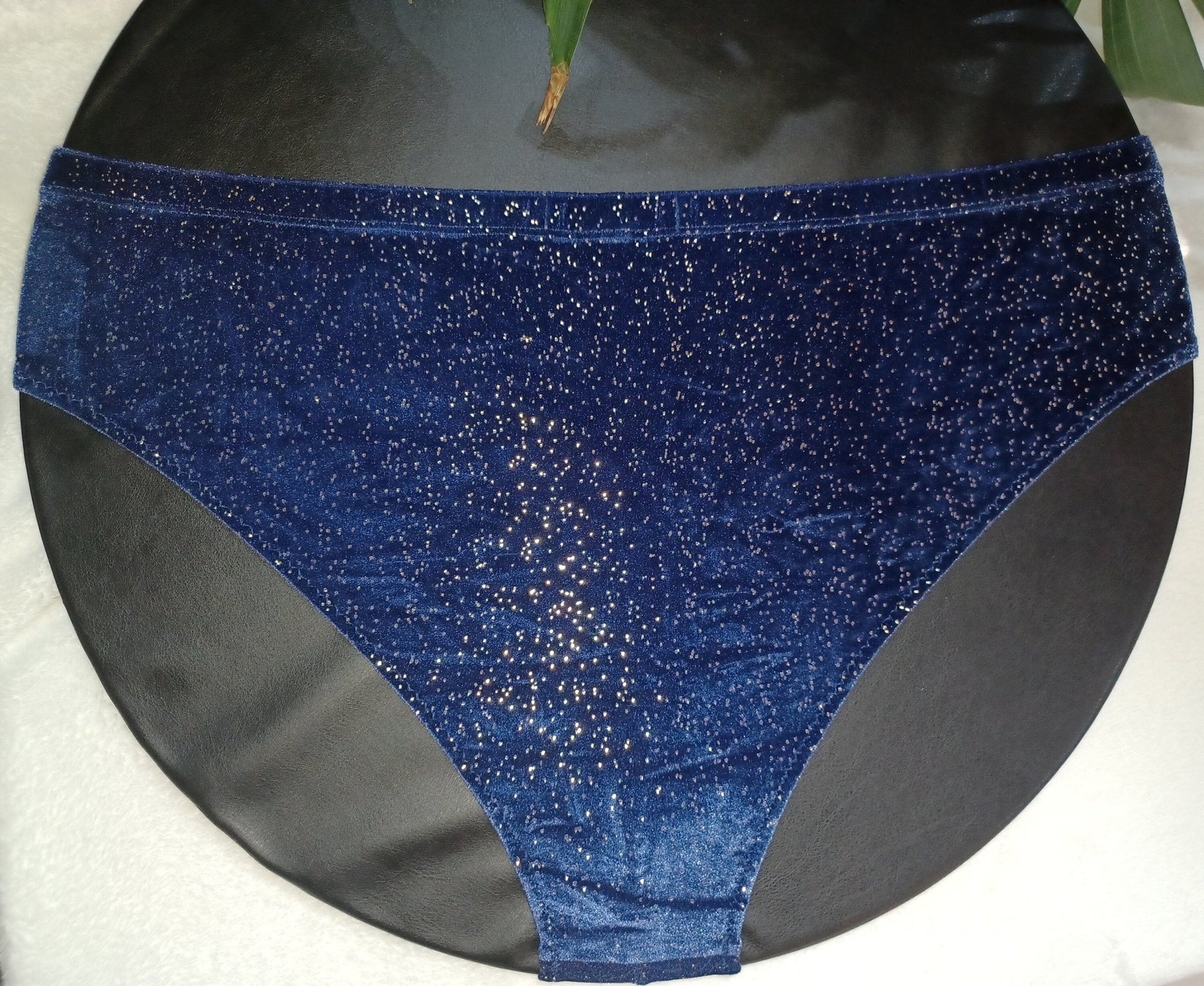 Herren - Badehose oder Slip full Butt elastisches Lycra Samt dunkelblau mit Gold Gr . XL Unikat - SEXSENSE