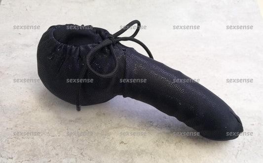Schwarze Penissocke aus elastischem Wet-Look Lycra. Vorne geschlossen mit Gummibändel zum Schnüren