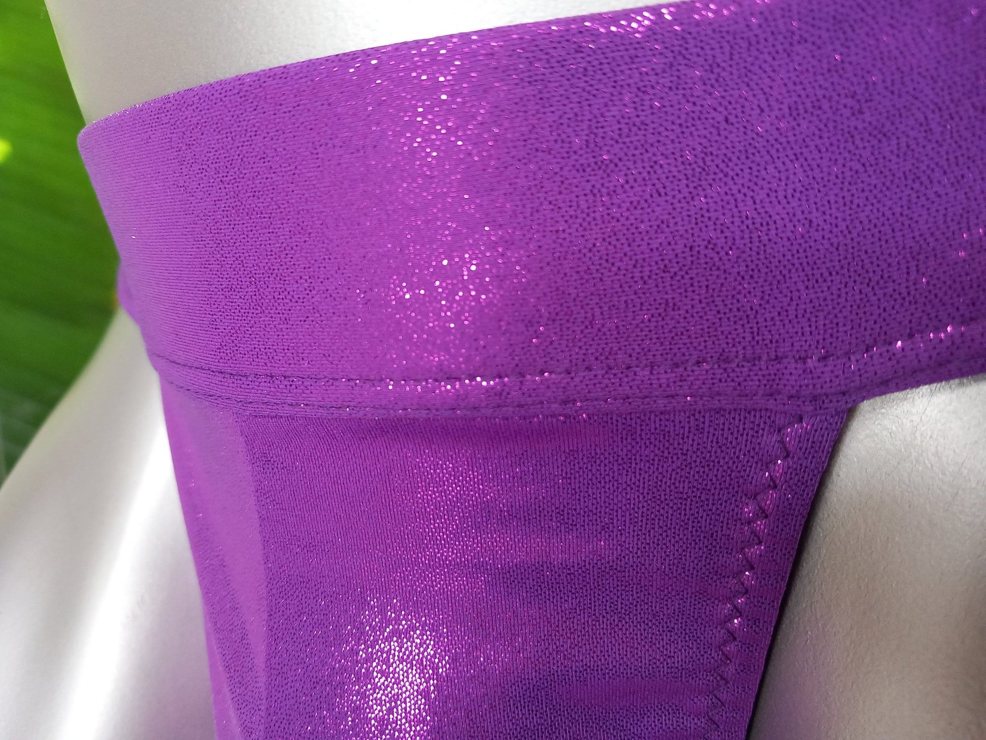 Herren String Badehose lila metallic elastisch Jersey - SEXSENSE