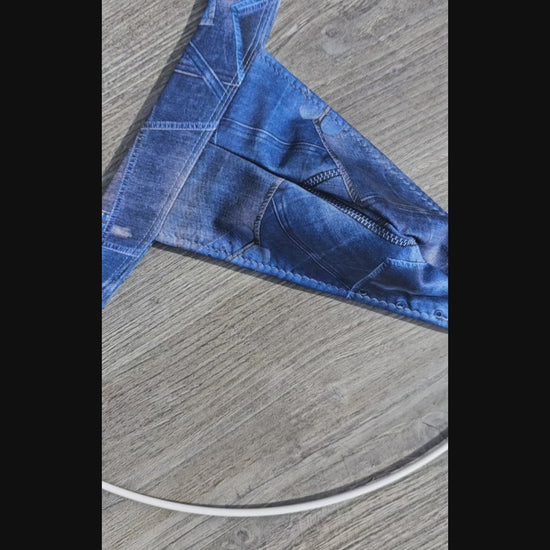 Badehose  String aus Scuba Jersey in Jeansoptik mit breitem Bund und hohem Beinausschnitt